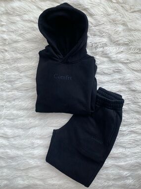 Comfrt | Black Signature Hoodie & Sweatpant Set
